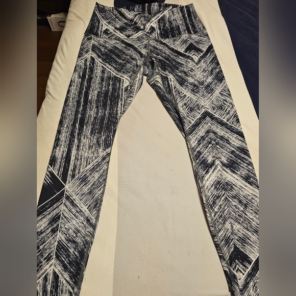 Lululemon leggings - Picture 2 of 4